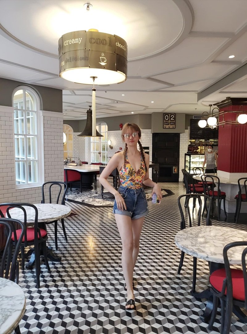 Nét đẹp tự nhiên của hari won trong bộ ảnh bikini mới