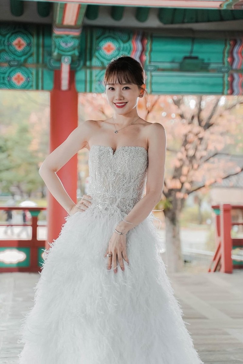 Nụ cười rạng rỡ trong ảnh hari won mặc bikini