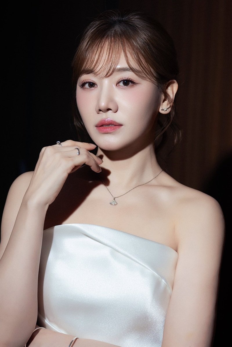 Hình hari won mặc bikini khoe dáng thanh mảnh