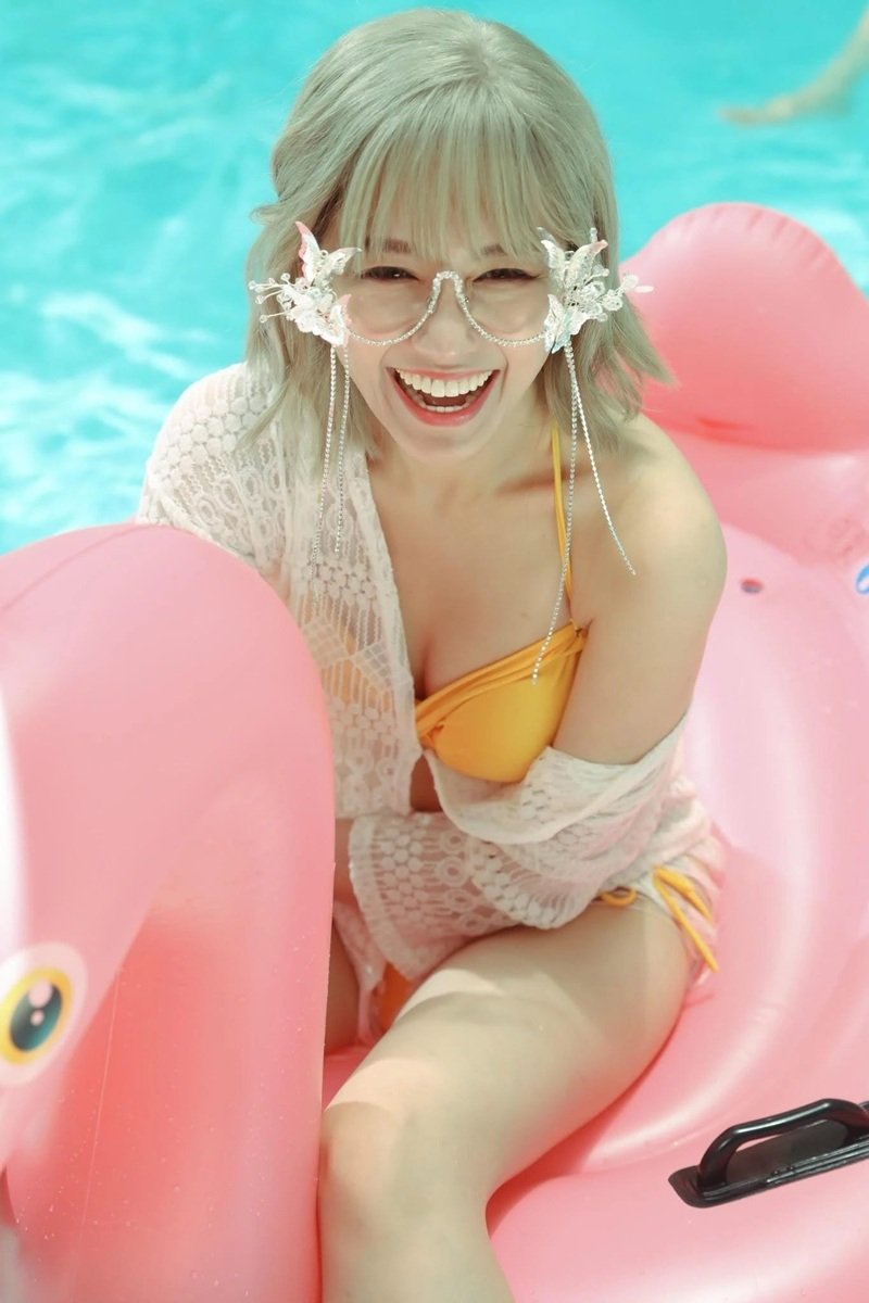 Ảnh hari won bikini mang phong cách thời trang biển