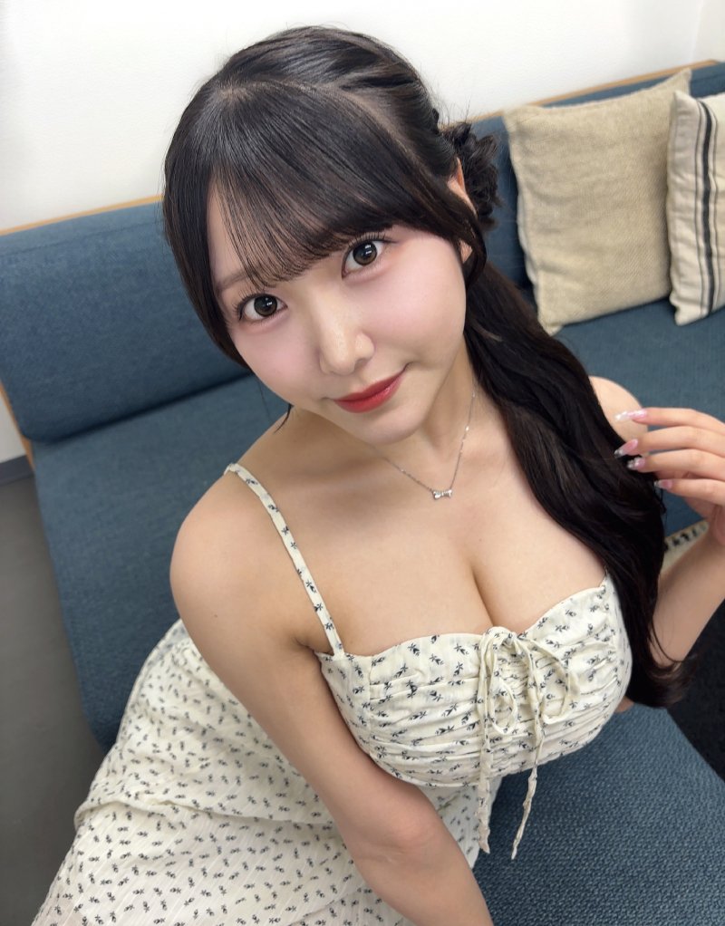 Hana Himesaki là ai