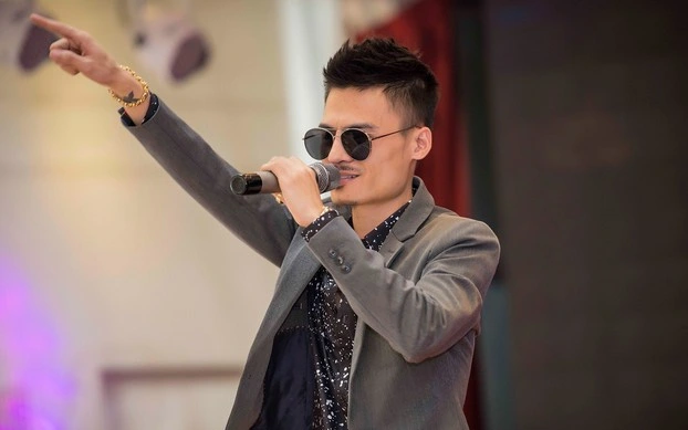 hình ảnh Ca Sĩ Hoa Vinh