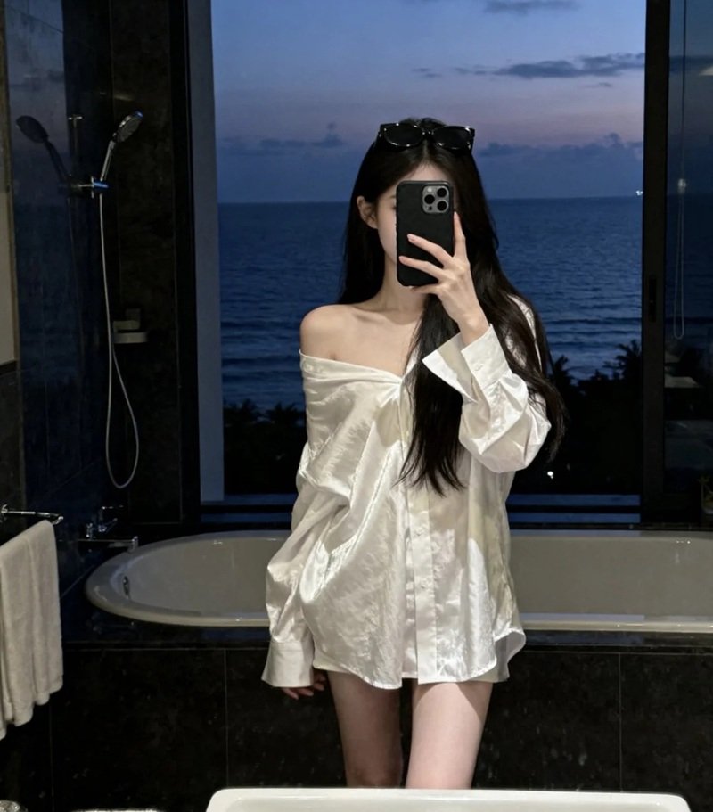 Avatar nữ che mặt người thật che bằng điện thoại