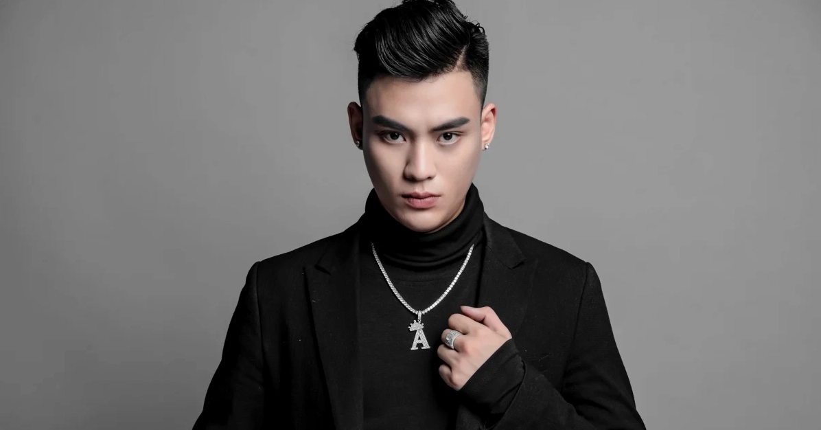 Hình ảnh chủ nhân kênh Youtube Anh Áo Đen