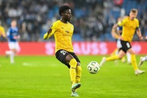 Lech Poznan thắng đậm Aarhus ở vòng loại Champions League