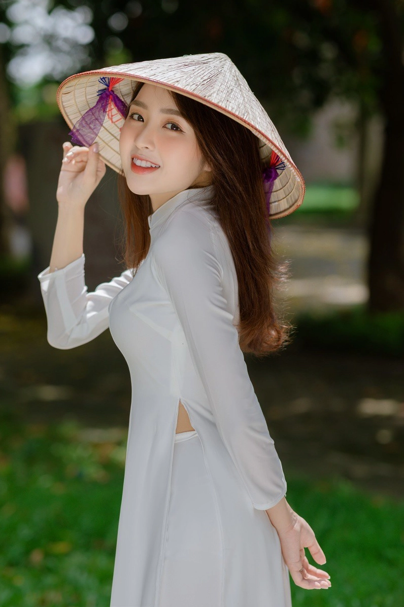 Lê Phương Anh quyến rũ với phong cách tự tin