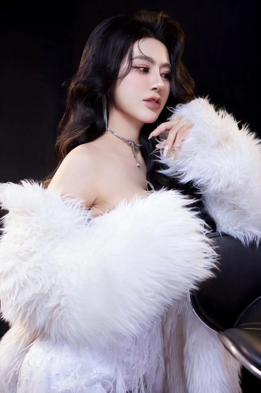 Oanh Tạ - Cô gái hát cover có giọng hát lạ và ngoại hình hút mắt- Ảnh 5.
