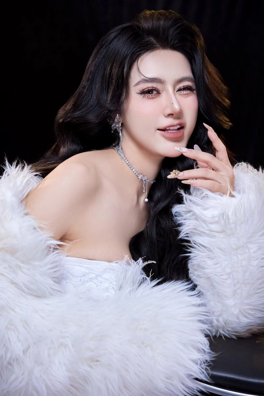 Oanh Tạ - Cô gái hát cover có giọng hát lạ và ngoại hình hút mắt- Ảnh 4.