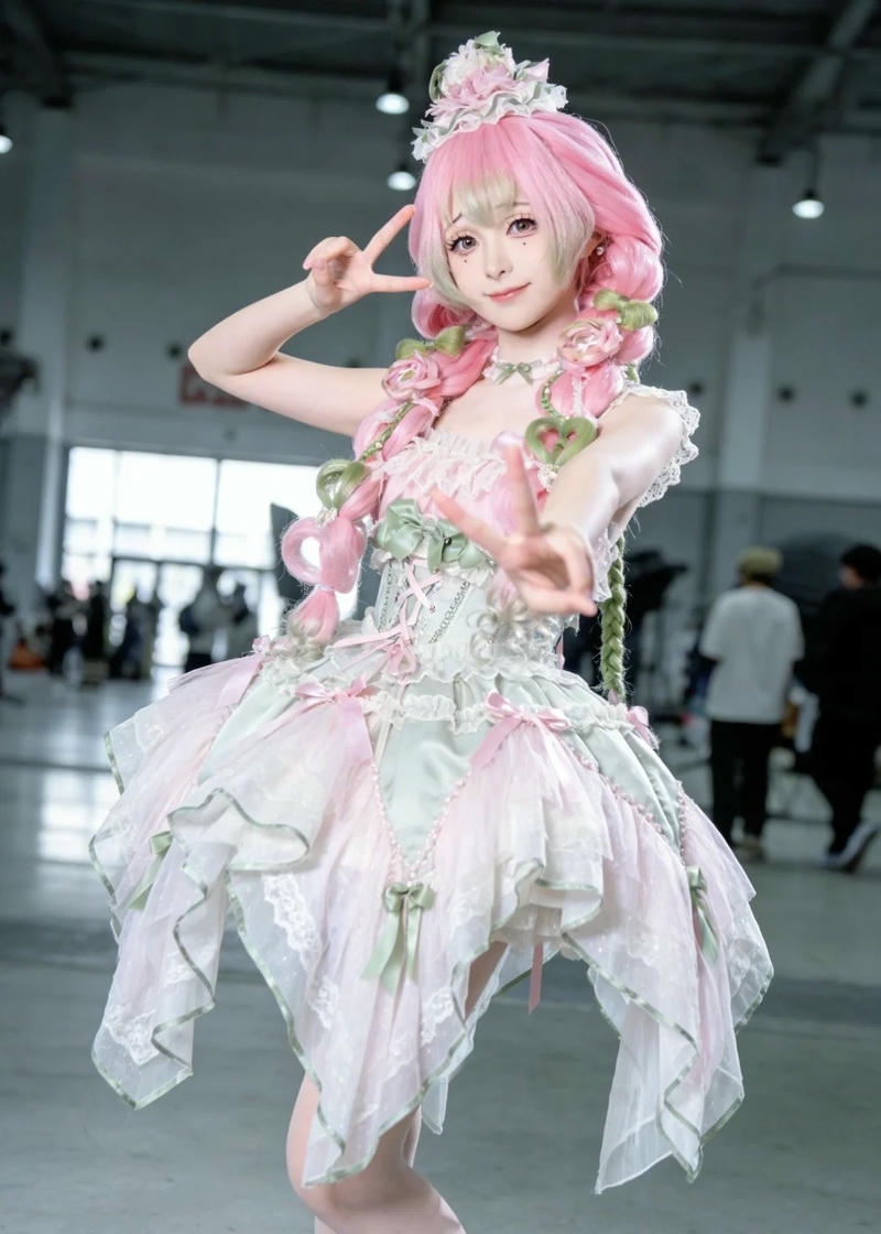 Cosplay Mitsuri thể hiện hình tượng nữ kiếm sĩ