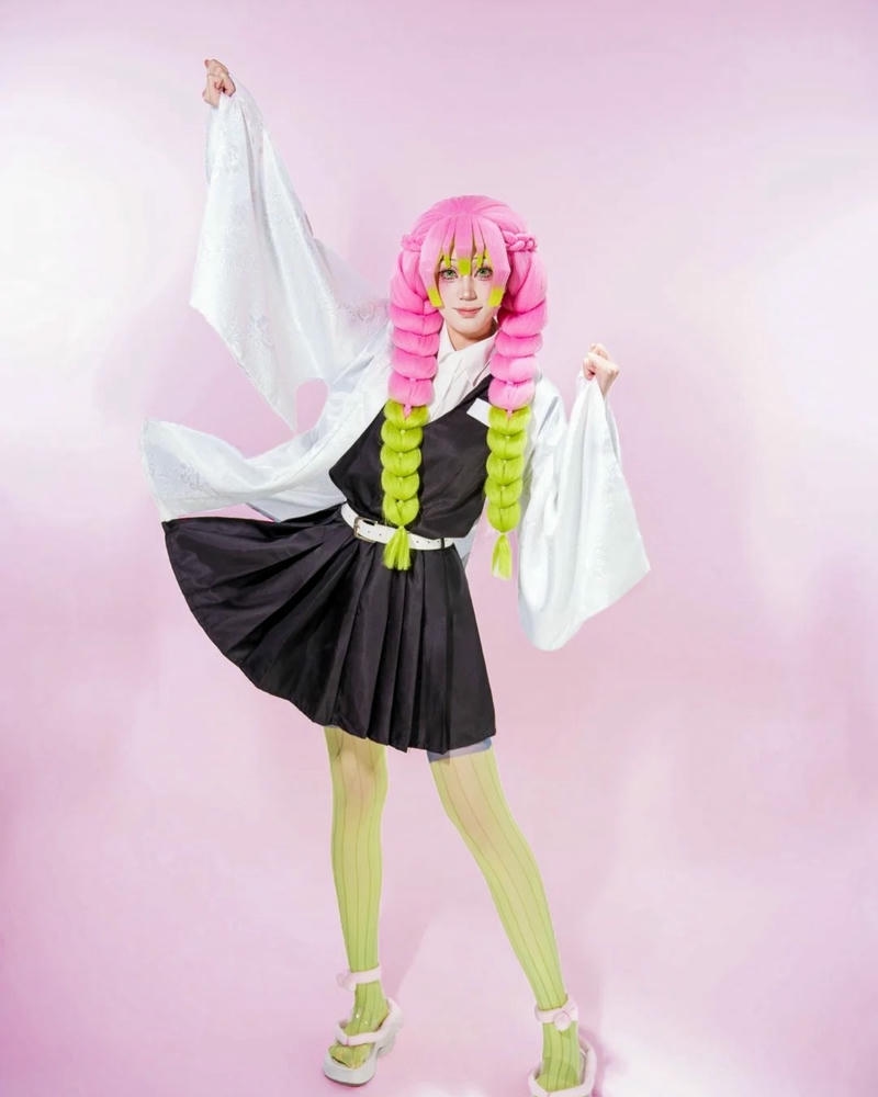 Cosplay Mitsuri với biểu cảm tươi tắn đáng yêu