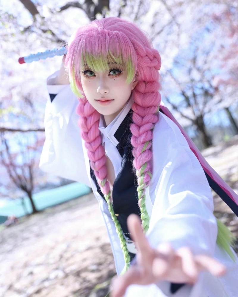 Cosplay Mitsuri với phong cách nhân vật đặc sắc