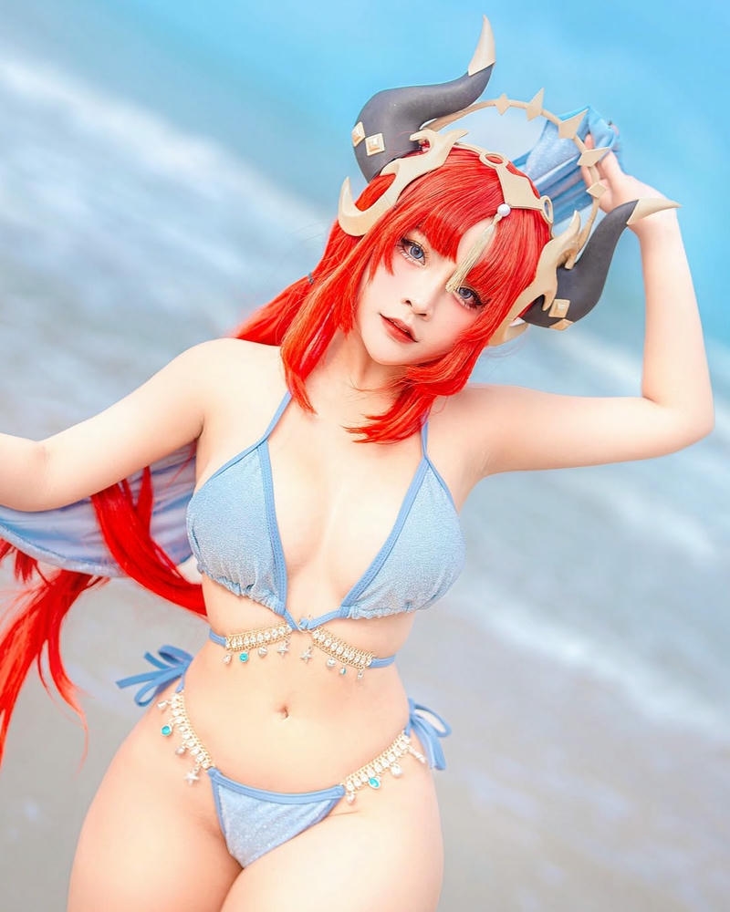 Gái xinh cosplay mặc bikini hoàn hảo gợi cảm