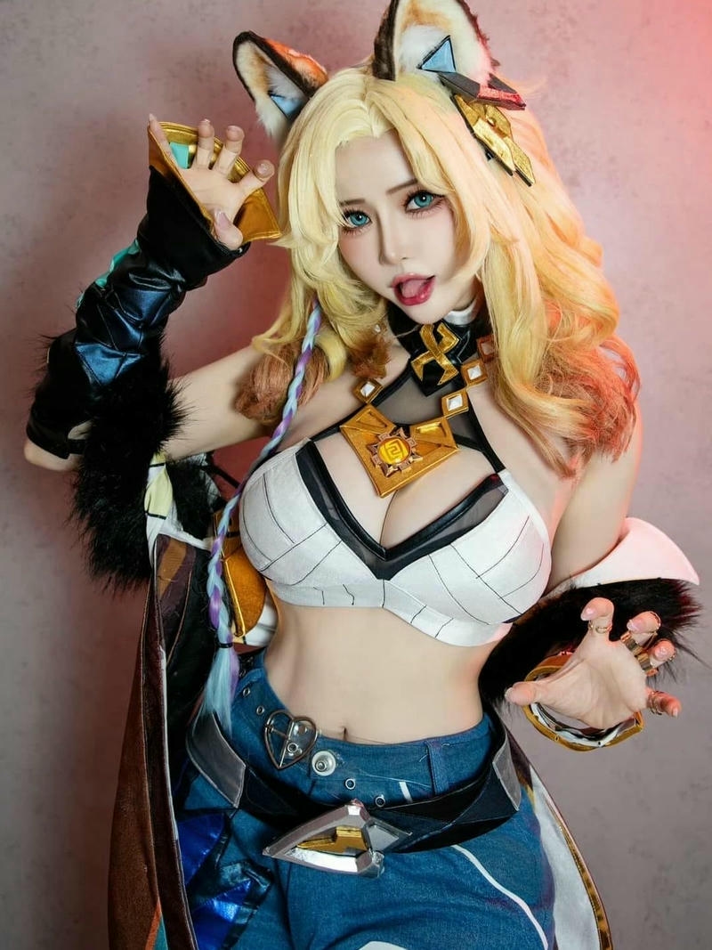 Gái xinh cosplay mặc bikini quyến rũ cuốn hút