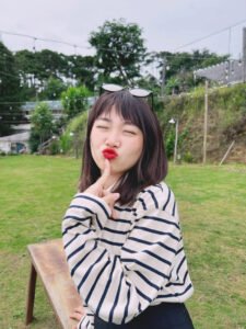 Hà Sam Là Ai? Giải Mã Nữ Youtuber Gây Sốt Cộng Đồng Mạng 2026