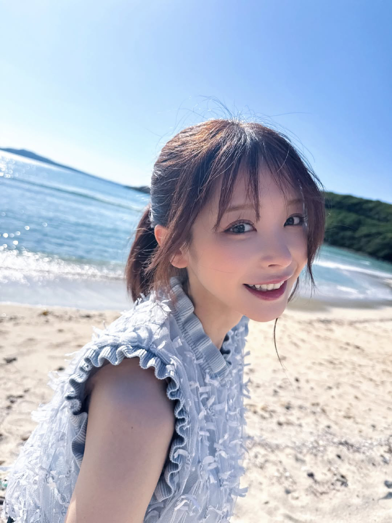 Kana Momono gi Là Ai 3
