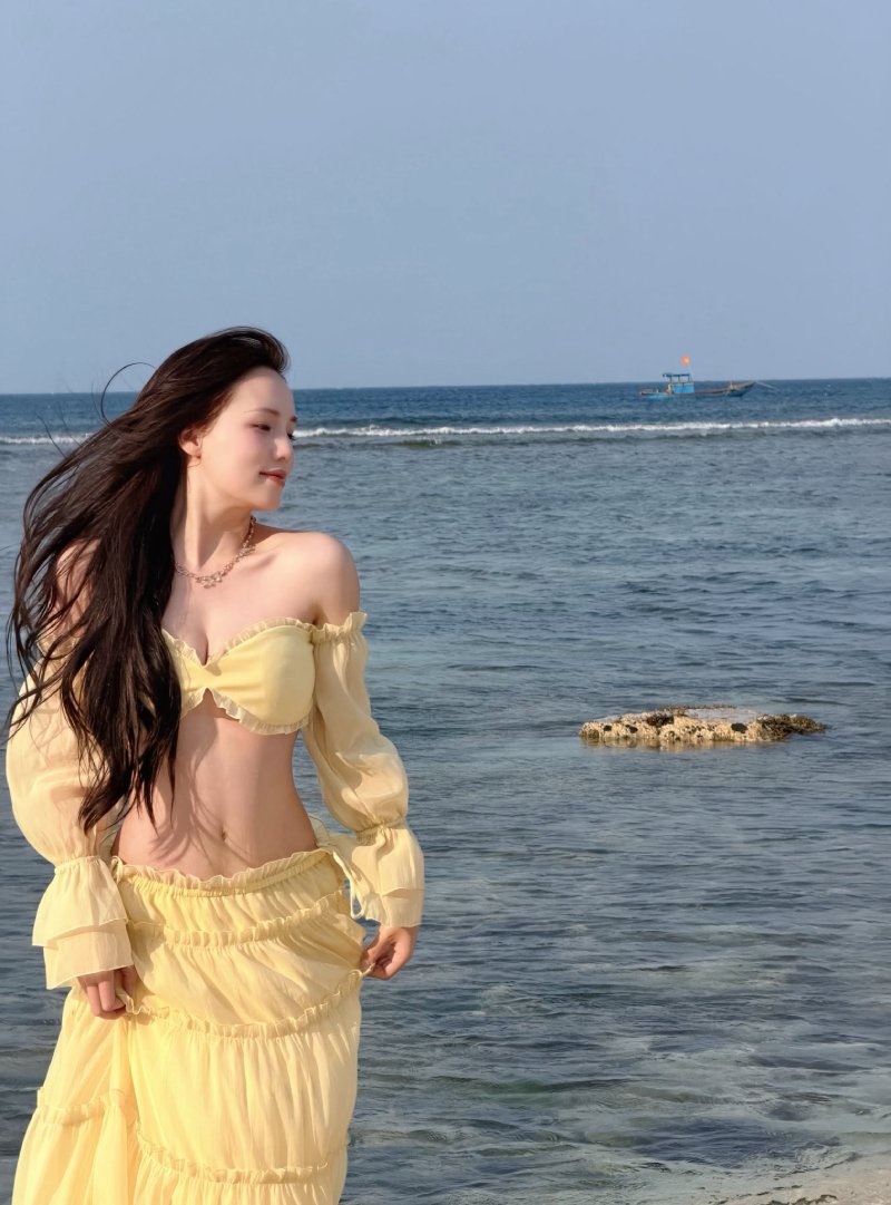 Thị Nhung bikini 5