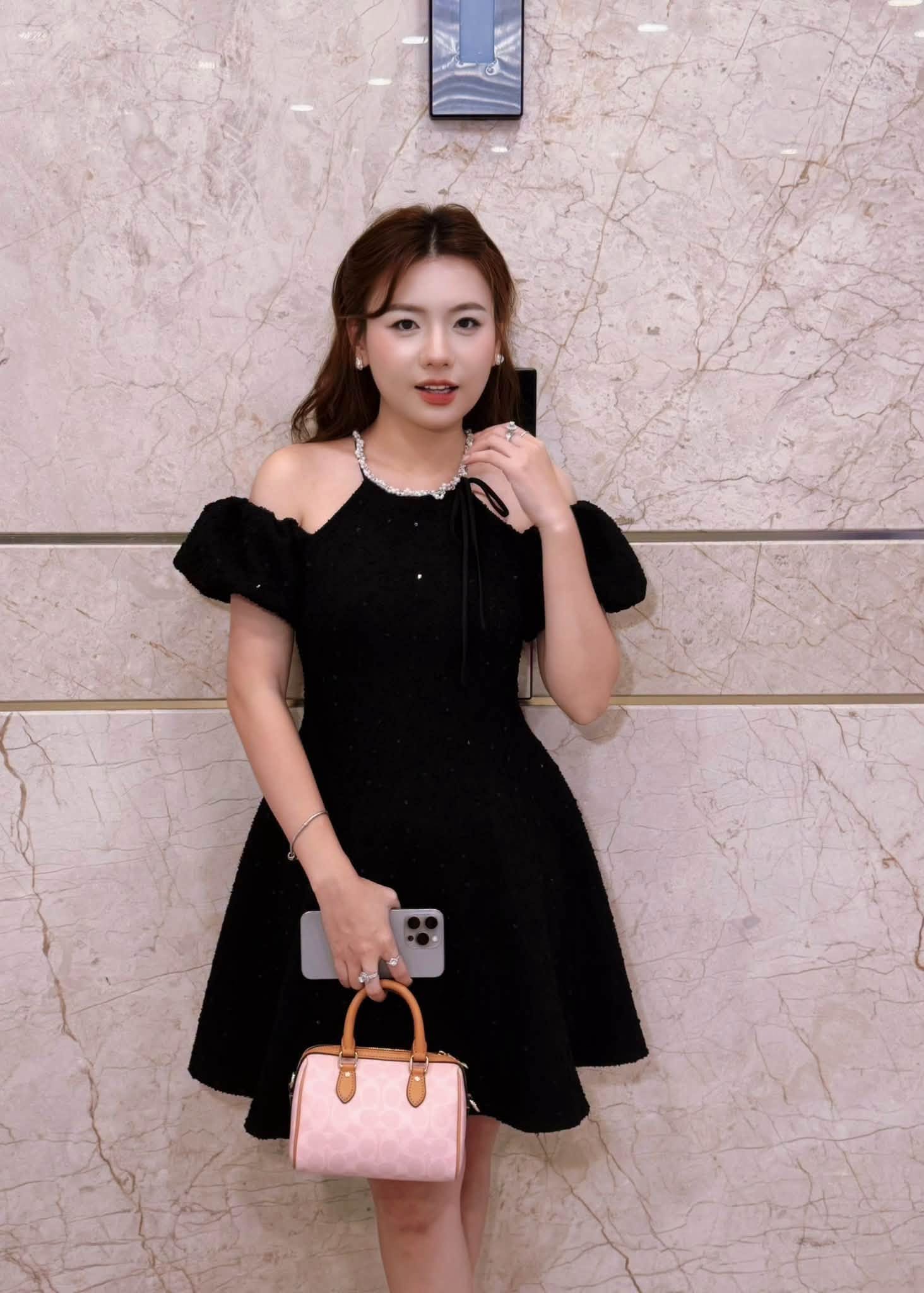 Trang Nơ là ai