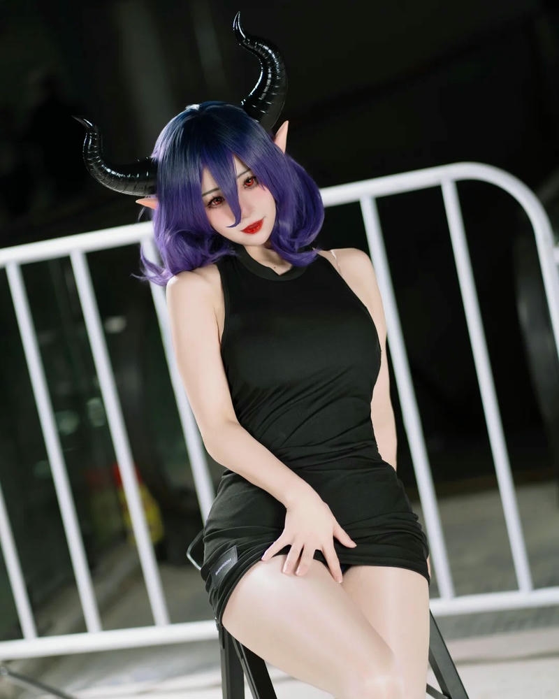 Vermeil cosplay gây chú ý nhờ thần thái tự tin