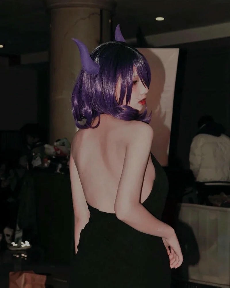 Vermeil cosplay mang diện mạo thanh lịch đầy cuốn hút