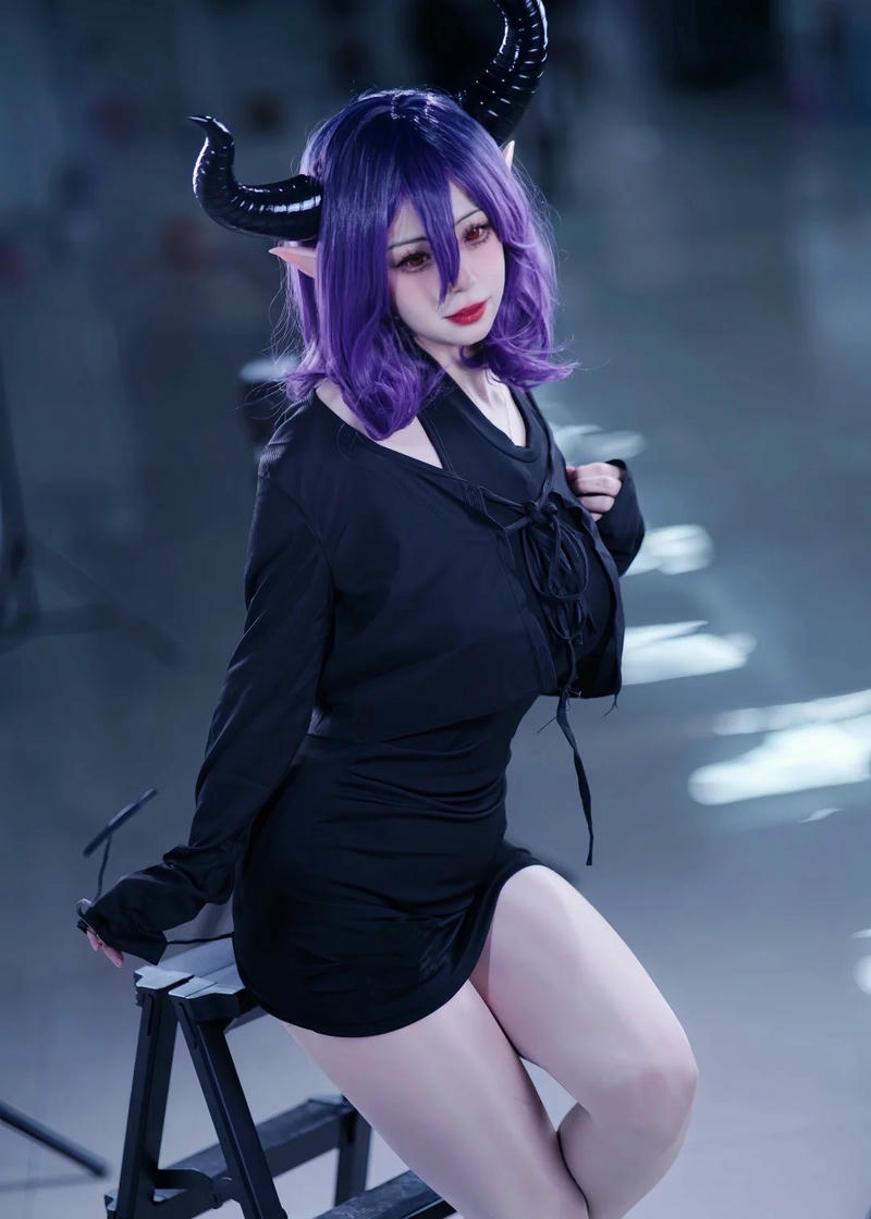 Vermeil cosplay thể hiện thần thái sang trọng cuốn hút