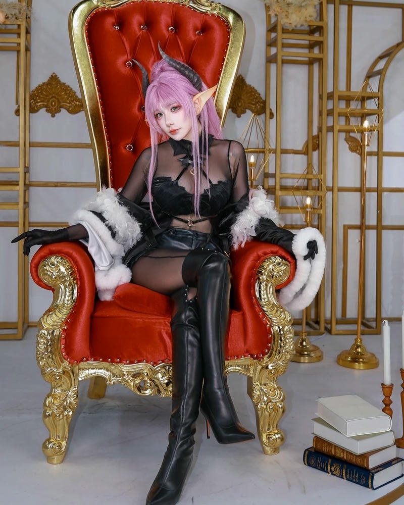 Vermeil cosplay thể hiện vẻ ngoài sang trọng quyến rũ