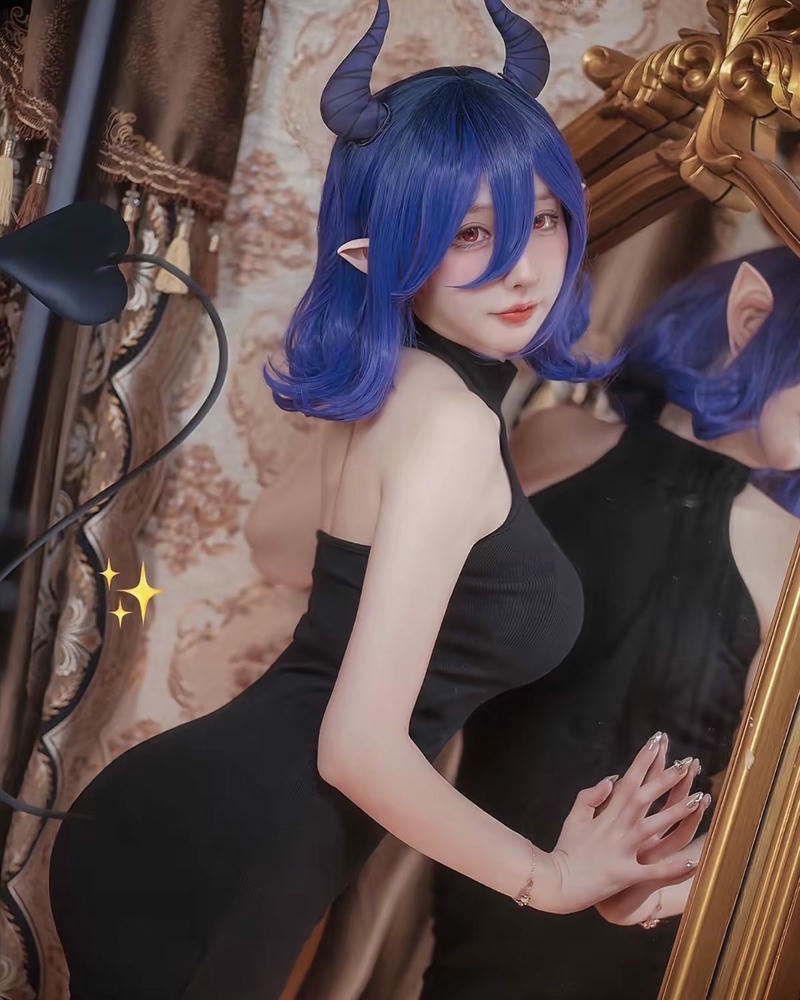 Vermeil cosplay với thần thái sang trọng đầy ấn tượng