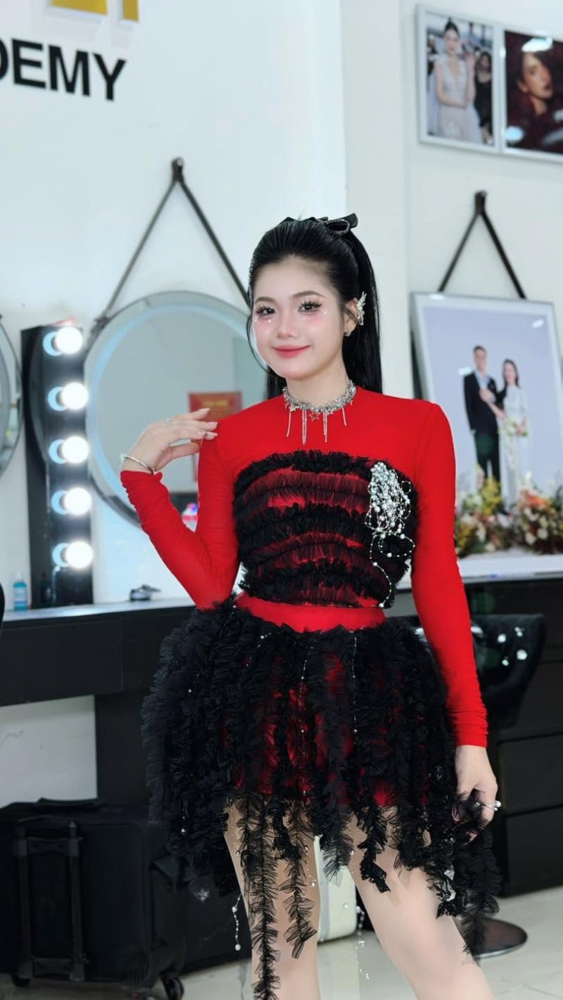 hình ảnh Dương Ái Vy 2