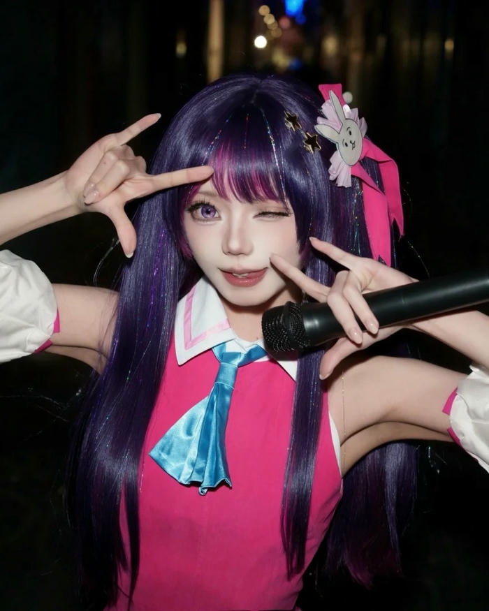 Ảnh Ai Hoshino cosplay mang thần thái rạng rỡ