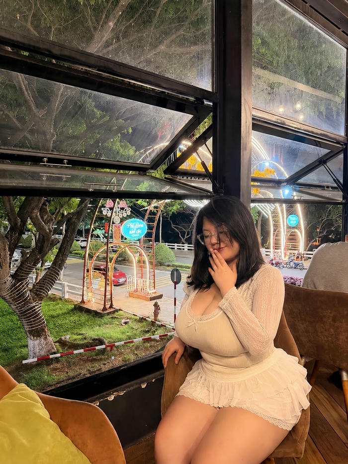 Ảnh Võ Thị Thu Trang với diện mạo thanh lịch