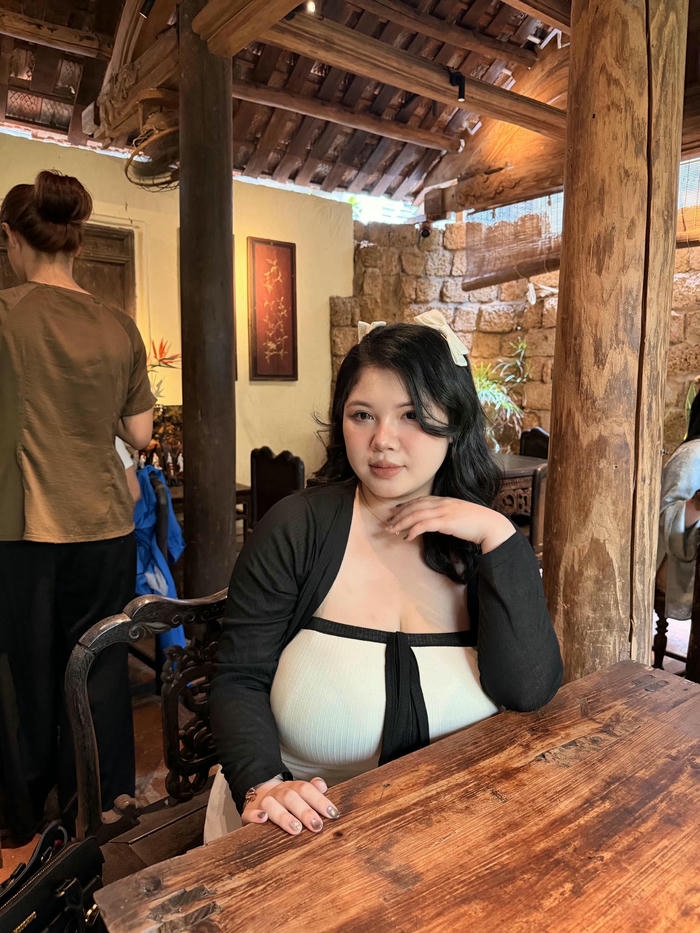 Ảnh Võ Thị Thu Trang với phong cách trẻ trung