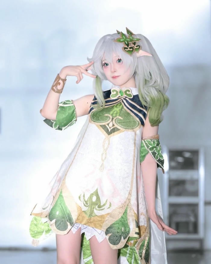 Ảnh cosplay Nahida sexy có diện mạo trẻ trung