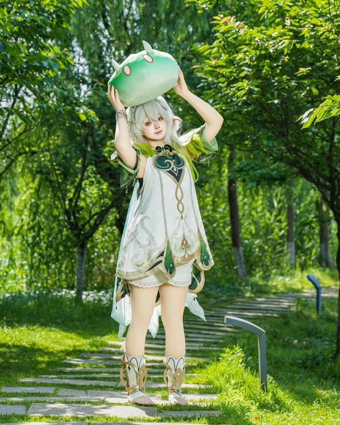 Ảnh cosplay Nahida sexy có phong cách duyên dáng