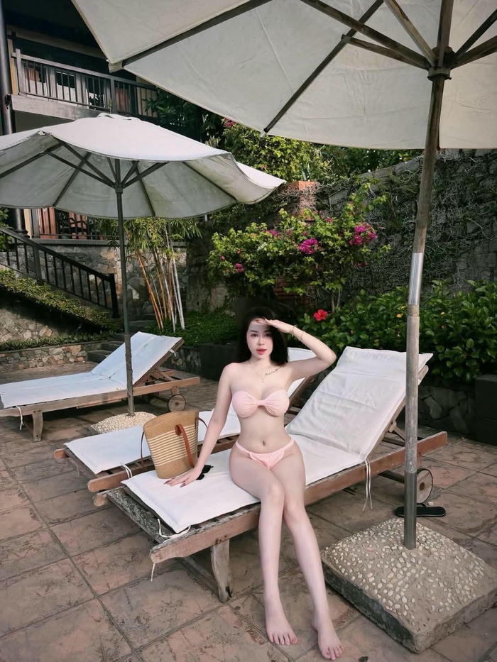 Ảnh gái mặc bikini trong suốt thể hiện vẻ đẹp sang trọng