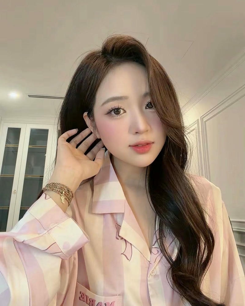 Ảnh hot girl lê phương anh hấp dẫn lung linh bắt mắt