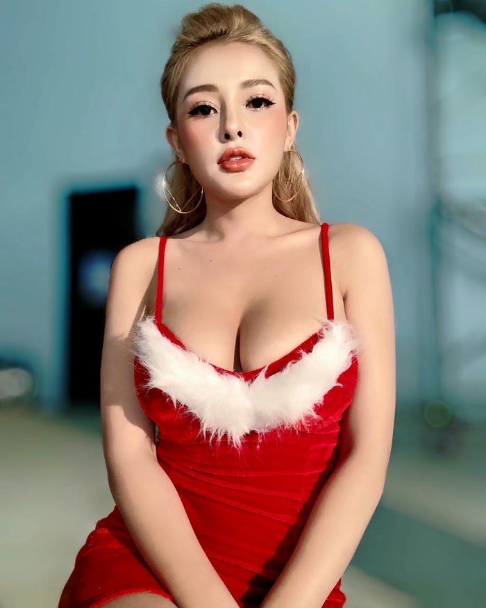 Ảnh sexy ngân 98 cân đối sắc sảo độc đáo phong phú