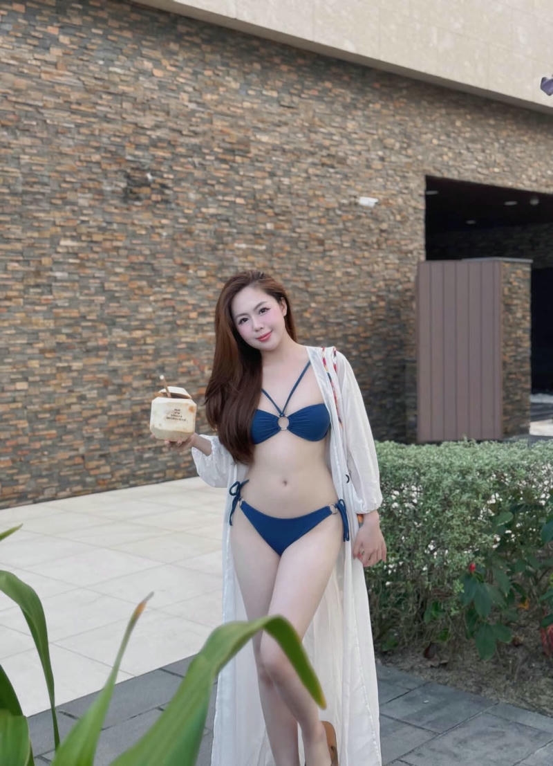 Áo tắm kiểu lọt khe lung linh cuốn hút