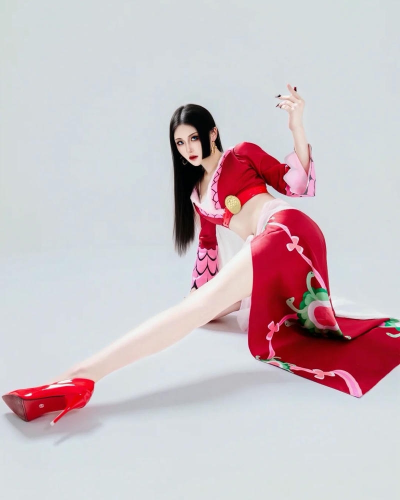 Boa Hancock cosplay gây chú ý với thần thái kiêu kỳ
