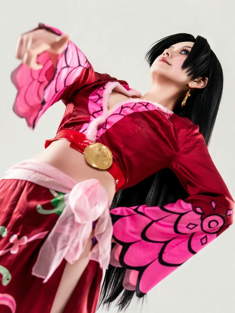Boa Hancock cosplay mang diện mạo quyến rũ đầy tự nhiên