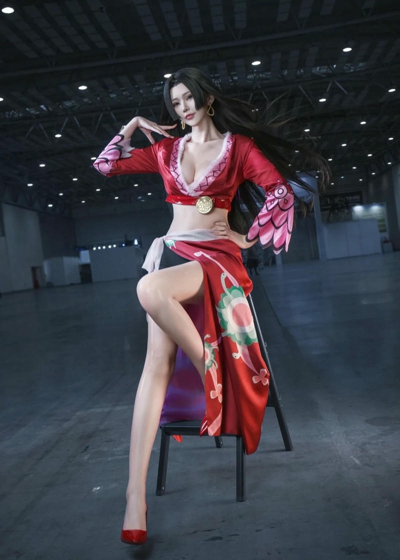 Boa Hancock cosplay mang nét duyên dáng đầy ấn tượng