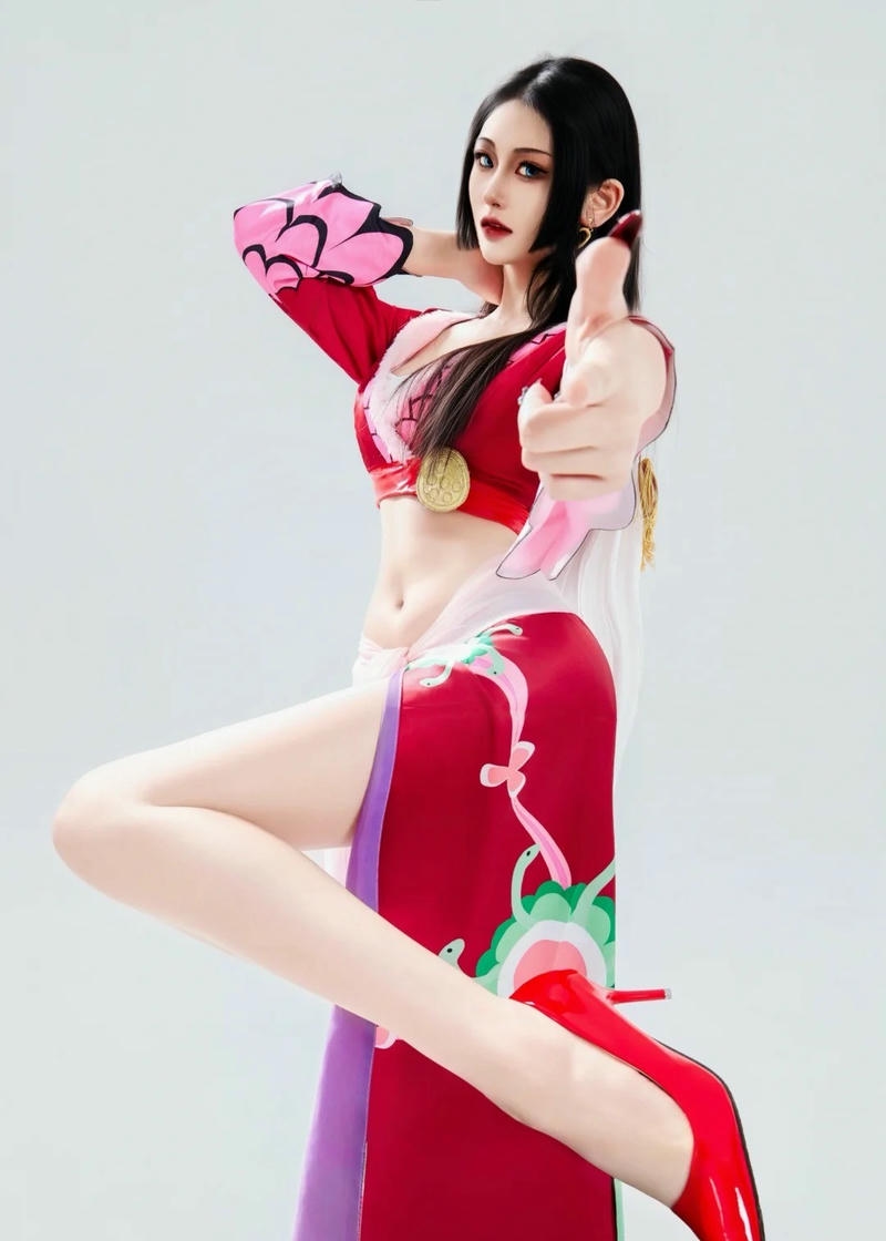 Boa Hancock cosplay mang thần thái nữ tính đầy quyến rũ