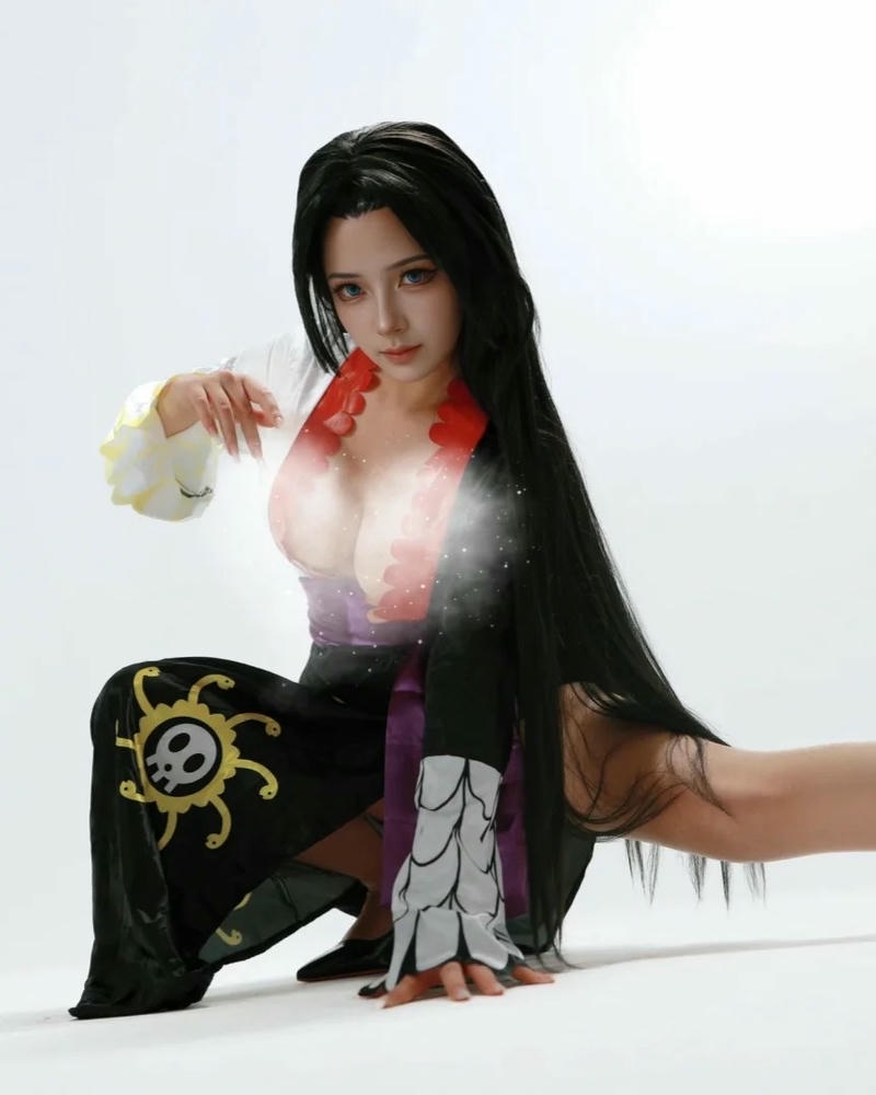 Boa Hancock cosplay mang vẻ ngoài thanh lịch đầy ấn tượng