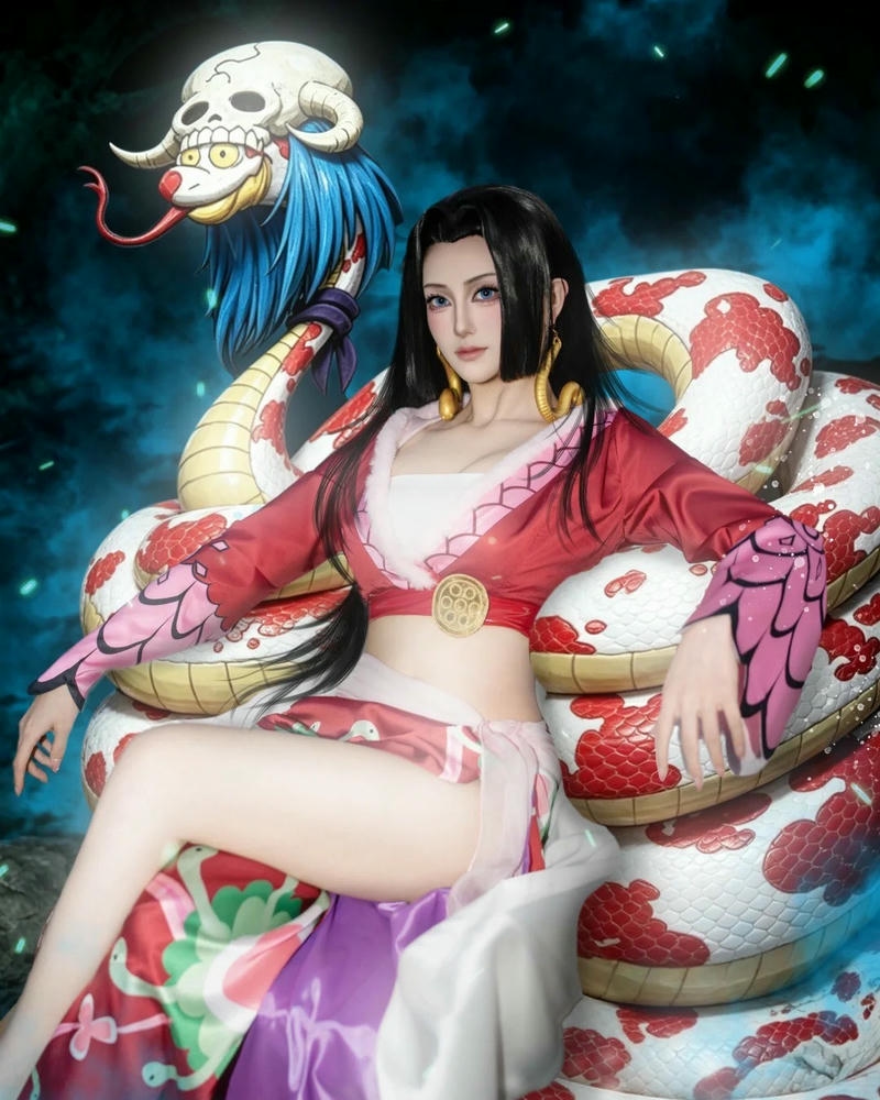 Boa Hancock cosplay nổi bật cùng biểu cảm tự tin duyên dáng