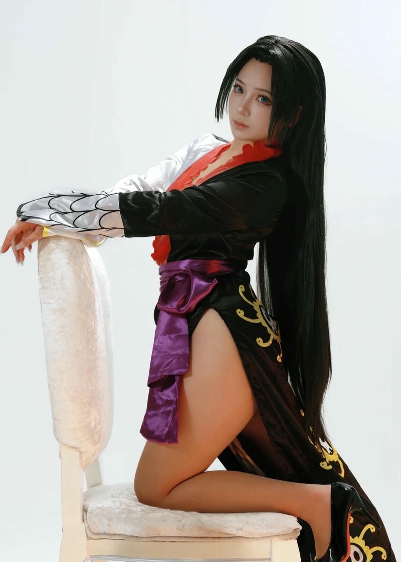 Boa Hancock cosplay nổi bật với khí chất kiêu sa quyến rũ
