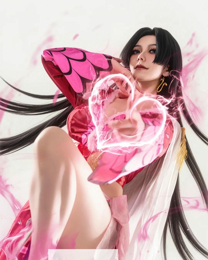 Boa Hancock cosplay nổi bật với phong cách tinh tế duyên dáng