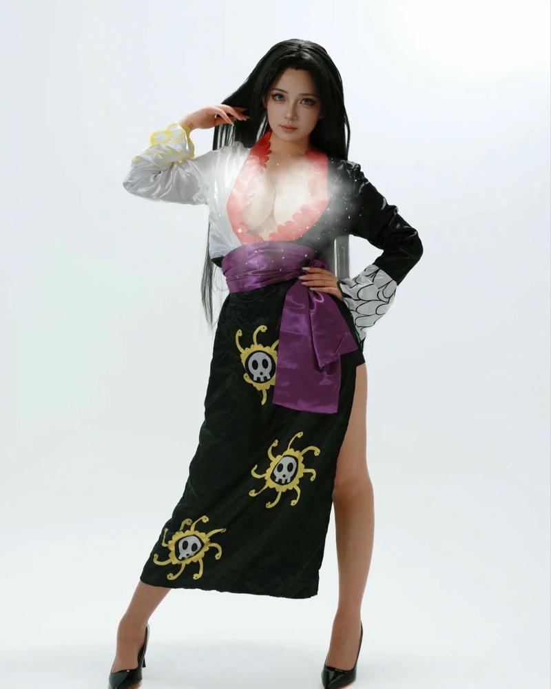 Boa Hancock cosplay thể hiện nét đẹp mềm mại quyến rũ
