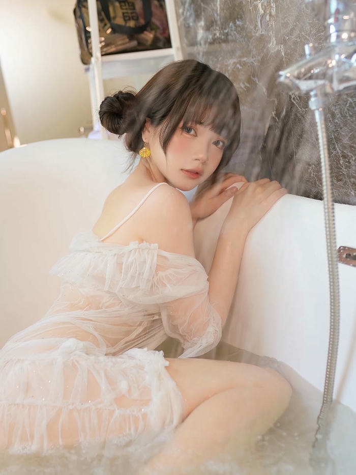 Cô nàng cosplay anime girl bổ mắt toả sáng khí chất