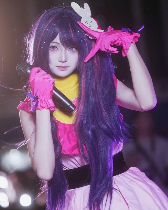 Cosplay Ai Hoshino mang diện mạo tươi sáng nổi bật