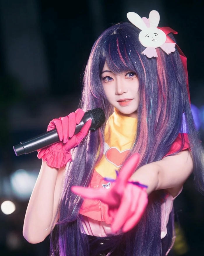 Cosplay Ai Hoshino với tạo hình duyên dáng nổi bật