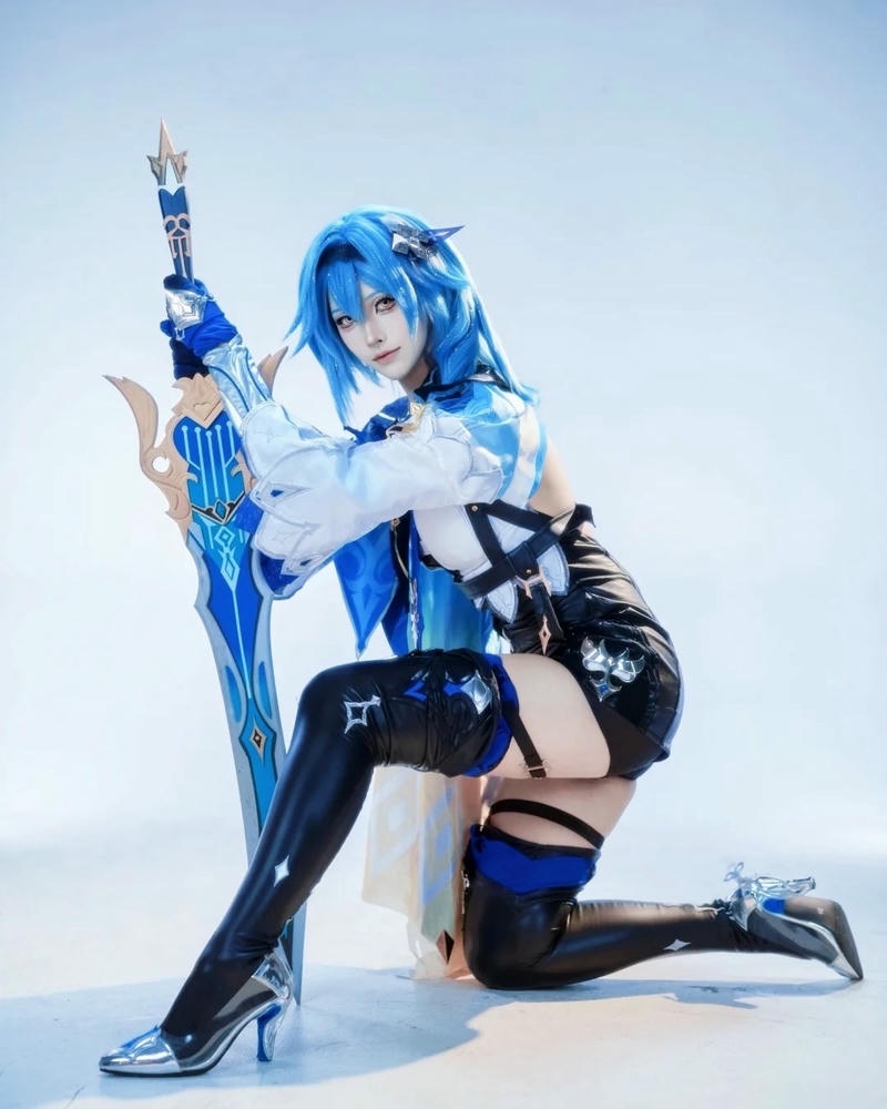Cosplay Genshin Impact gây chú ý bằng phong thái duyên dáng