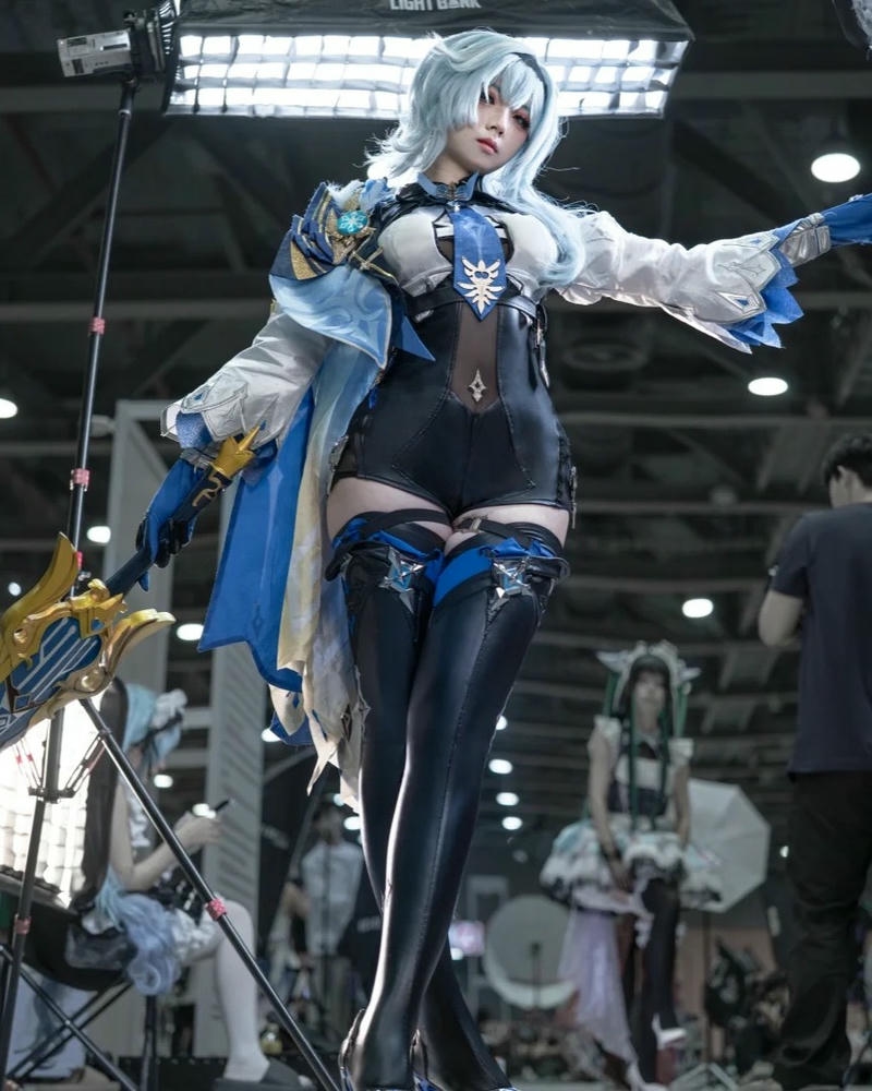 Cosplay Genshin Impact gây chú ý với khí chất thanh lịch